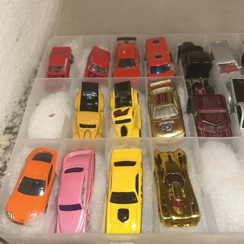 Hat Wheel Lot Of 38 Cars With Clear Carrying Case‎ Some Rare Nice Cars